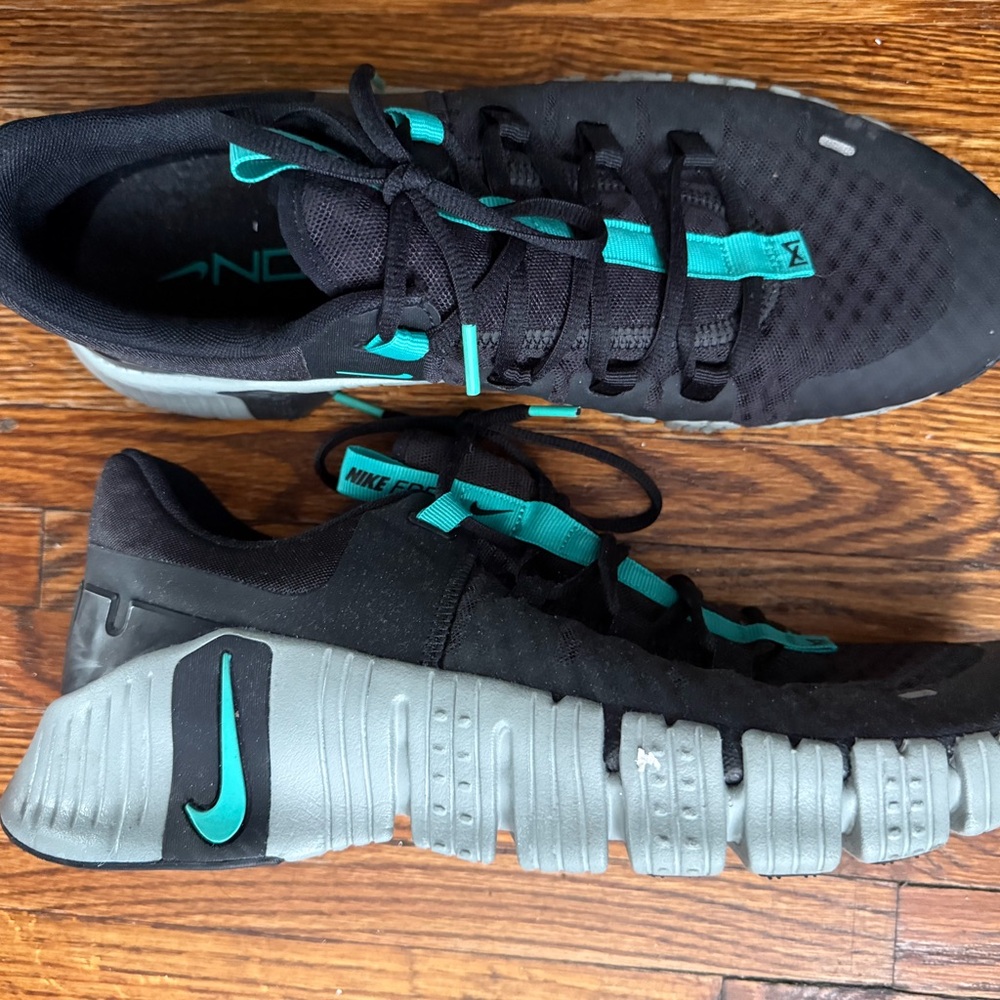 Nike Men's Black and Teal Sneakers